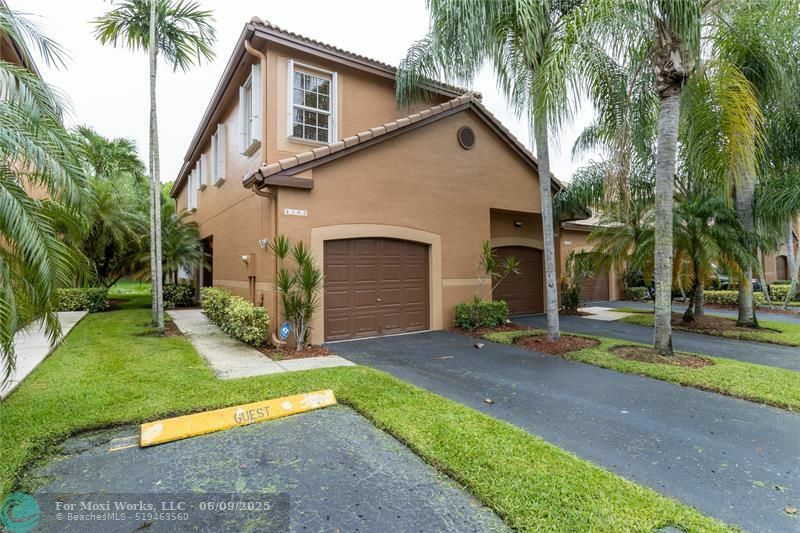 Property Photo: 1402 Veracruz Ln FL 33327