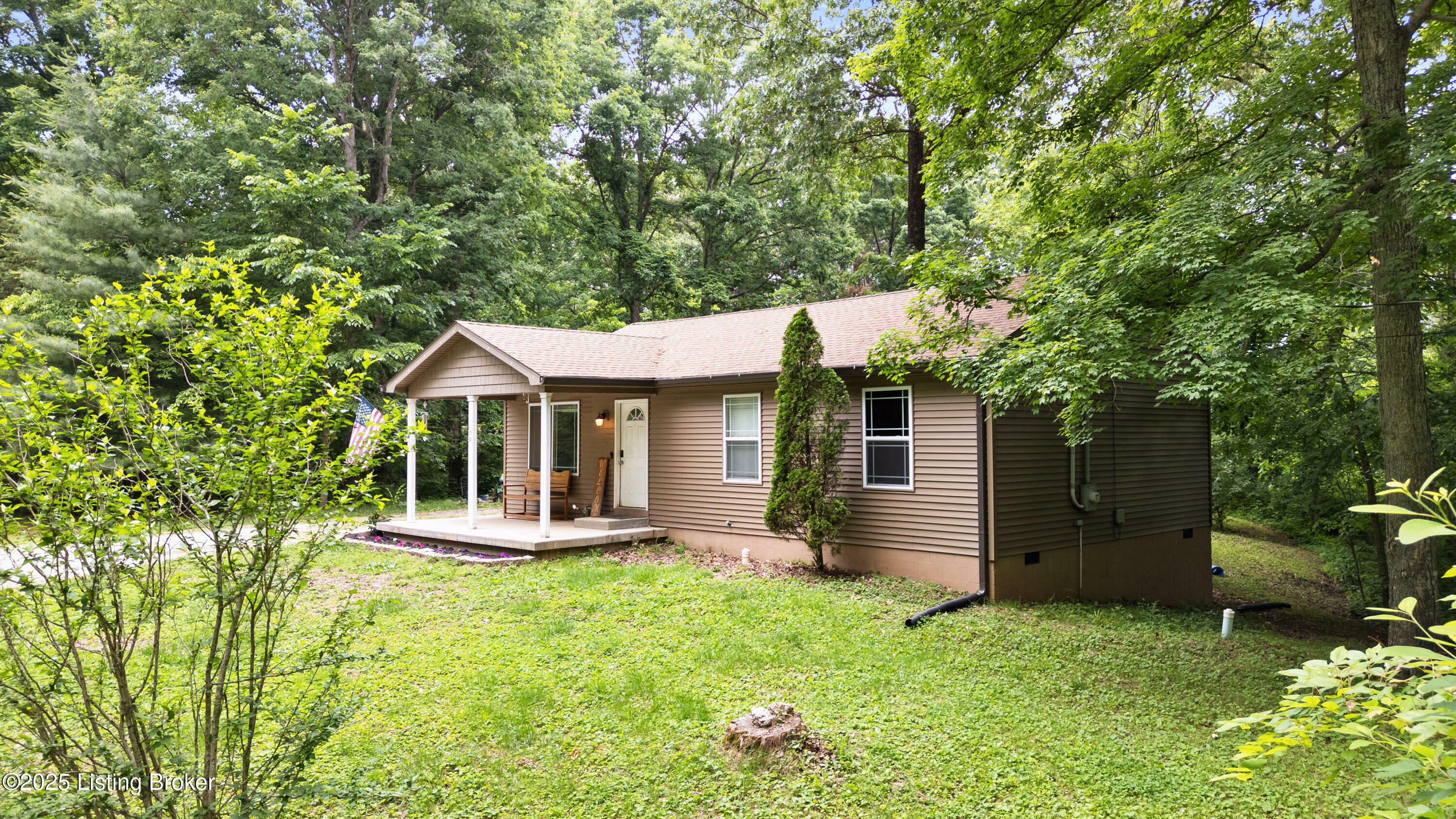 Property Photo: 90 Shellys Trace KY 40108