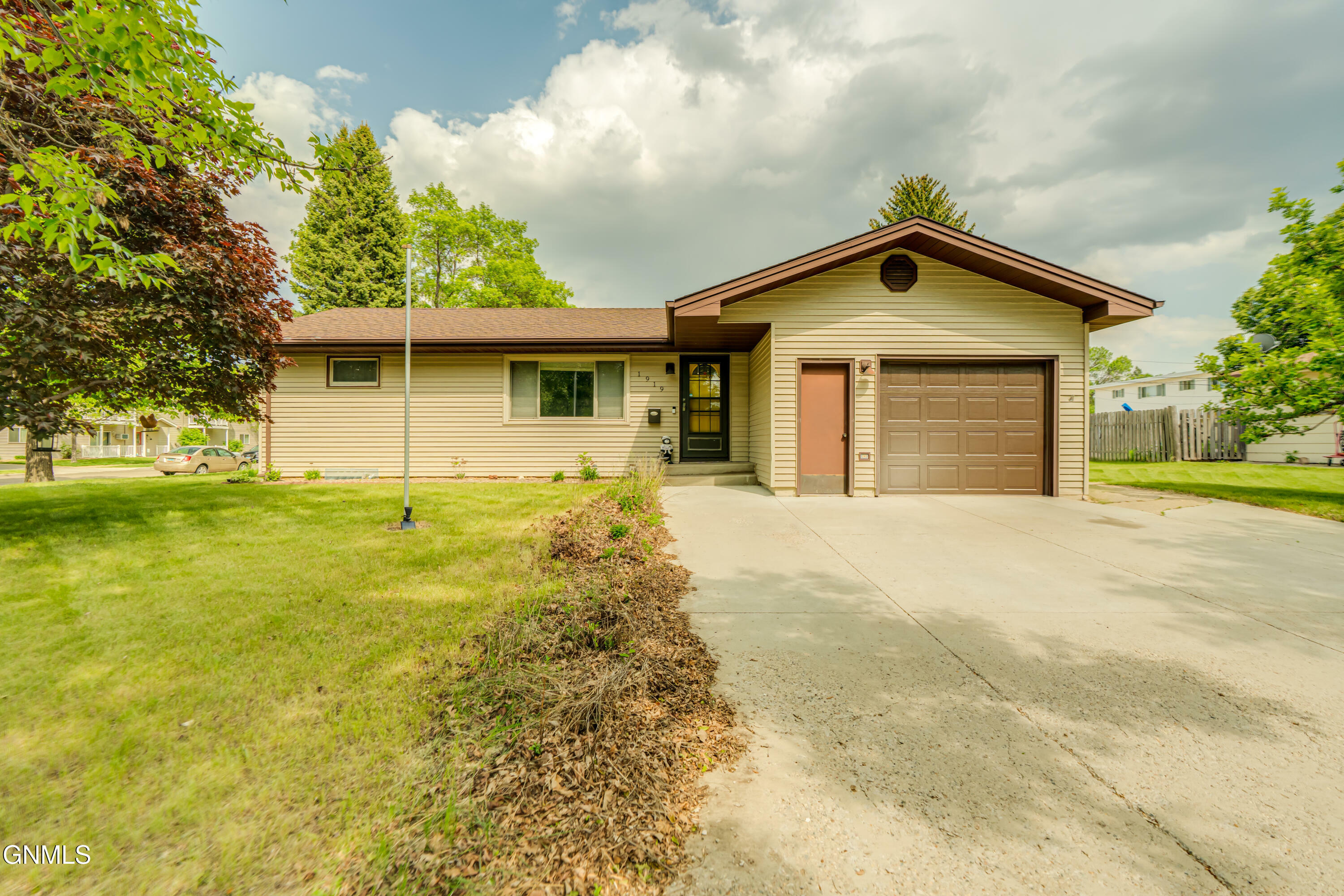1919 Assumption Drive  Bismarck ND 58501 photo