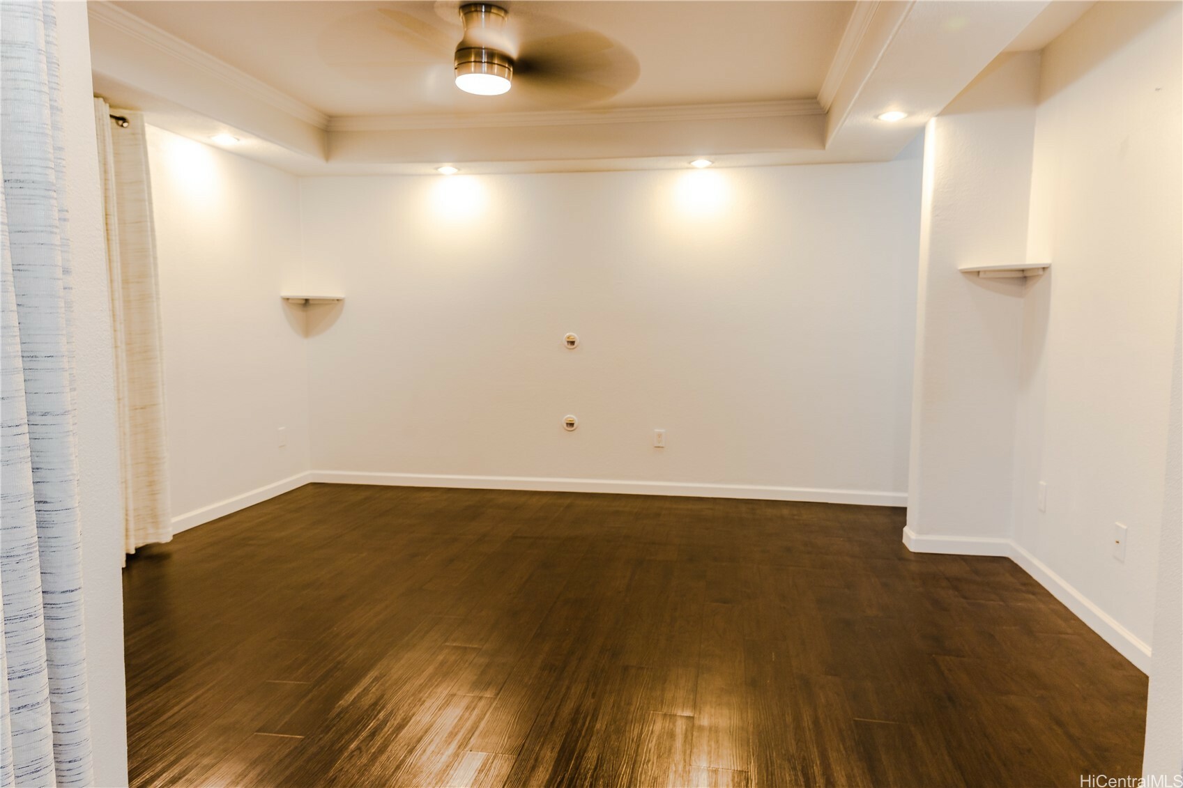 Property Photo: 91-1010 Makaaloa Street 4G HI 96706