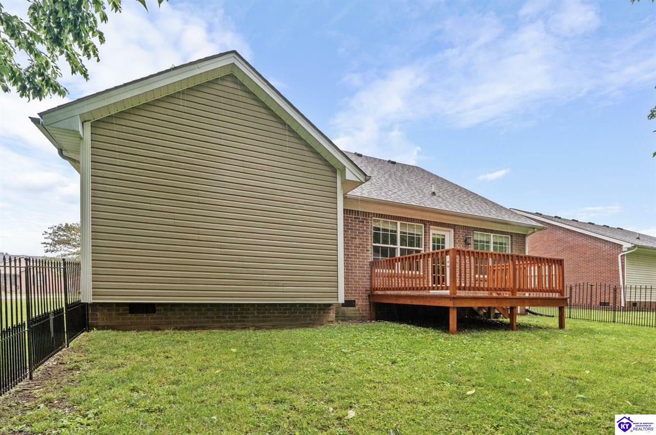 Property Photo: 115 Twin Oaks Drive KY 40004