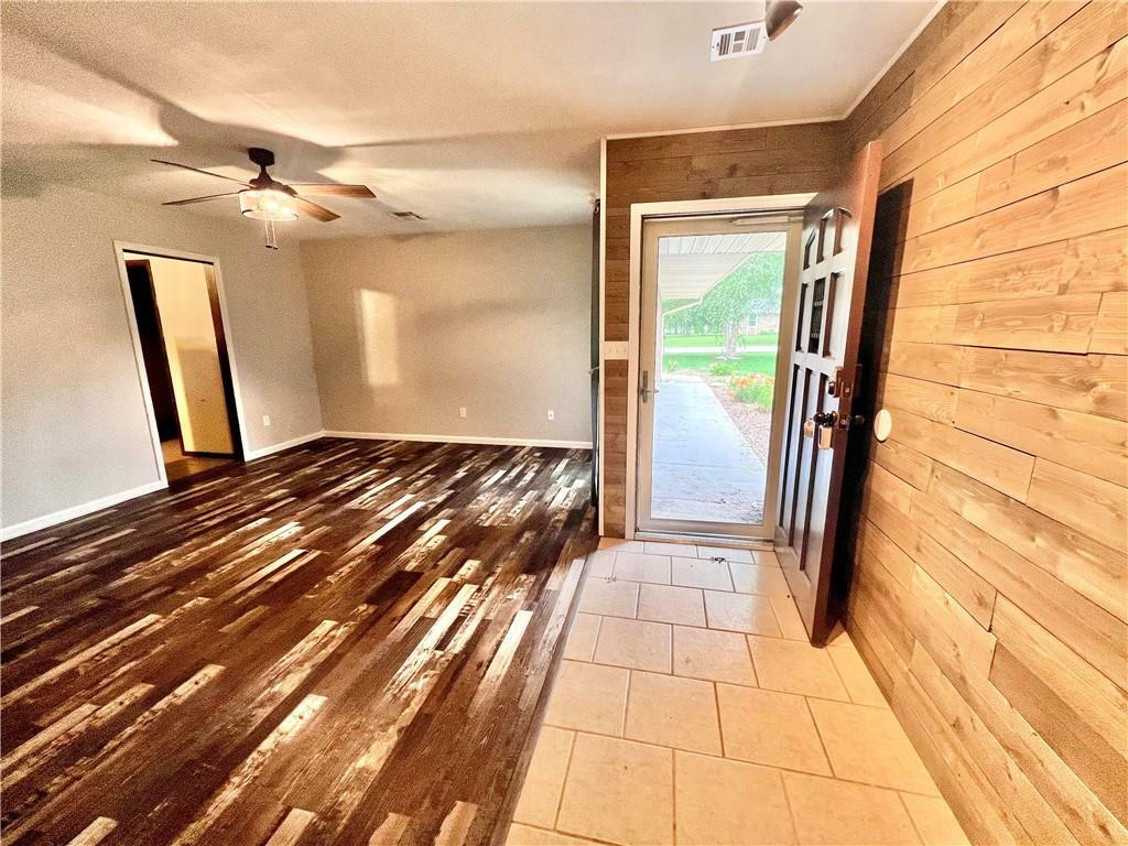 Property Photo: 213 Morningside Place KS 67301