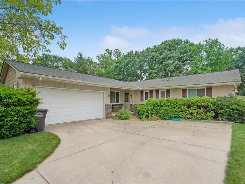 Property Photo: 3218 Valdez Drive IA 50310