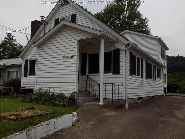 Property Photo: 1004 E Riverview Drive WV 25015