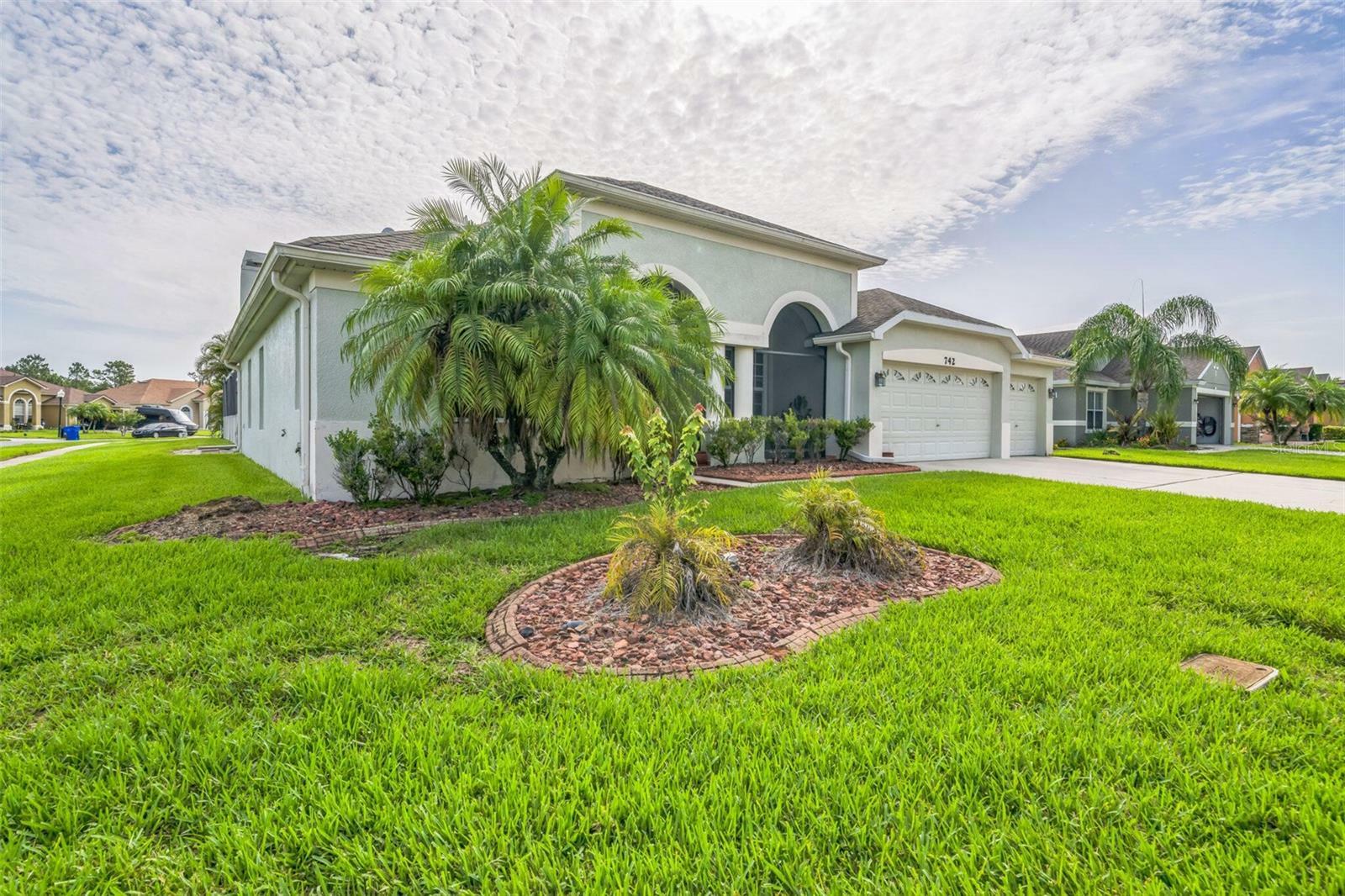 Property Photo: 742 Seneca Trail FL 34772