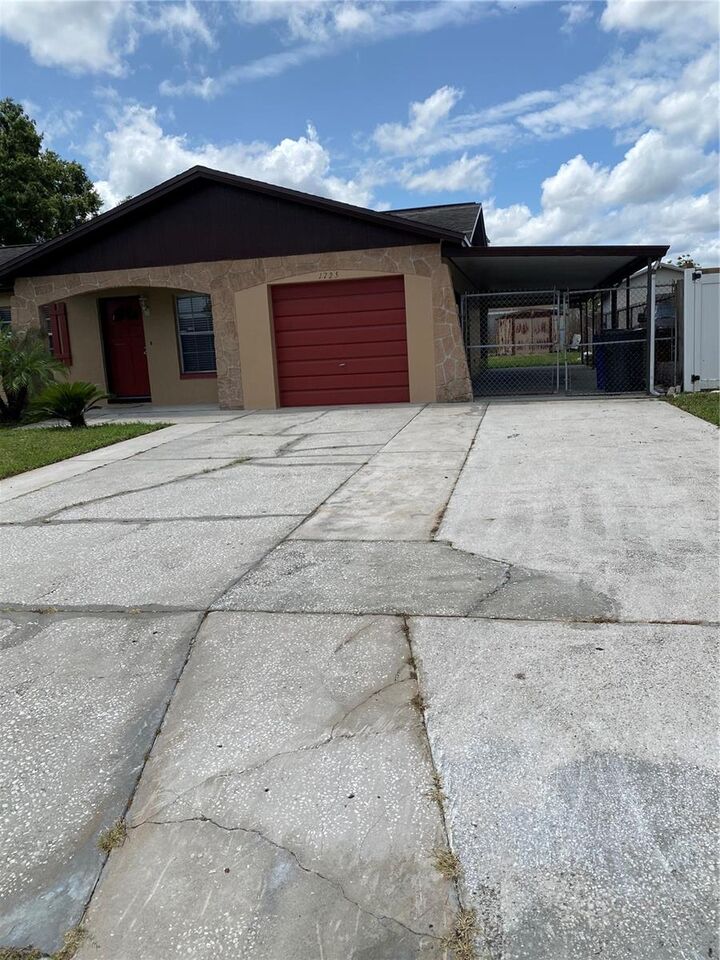 Property Photo: 1725 Julian Lane Drive FL 33619