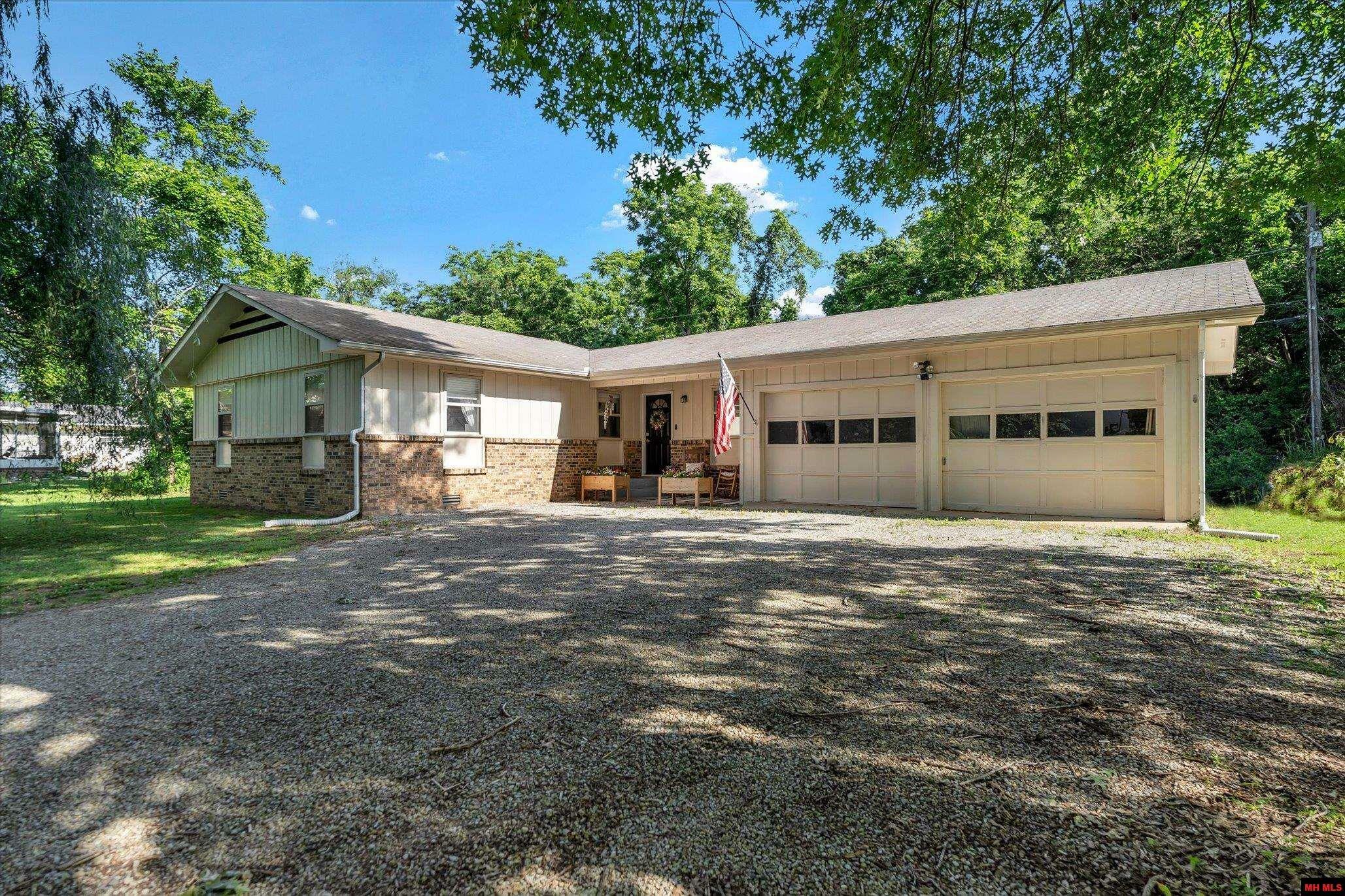 Property Photo: 909 Tipton Place AR 72653
