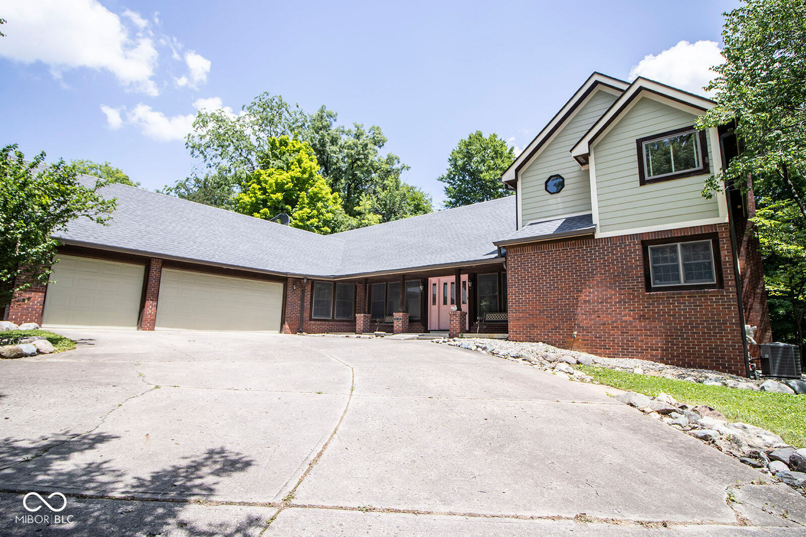 Property Photo: 5530 Shawnee Trail South Drive IN 46220