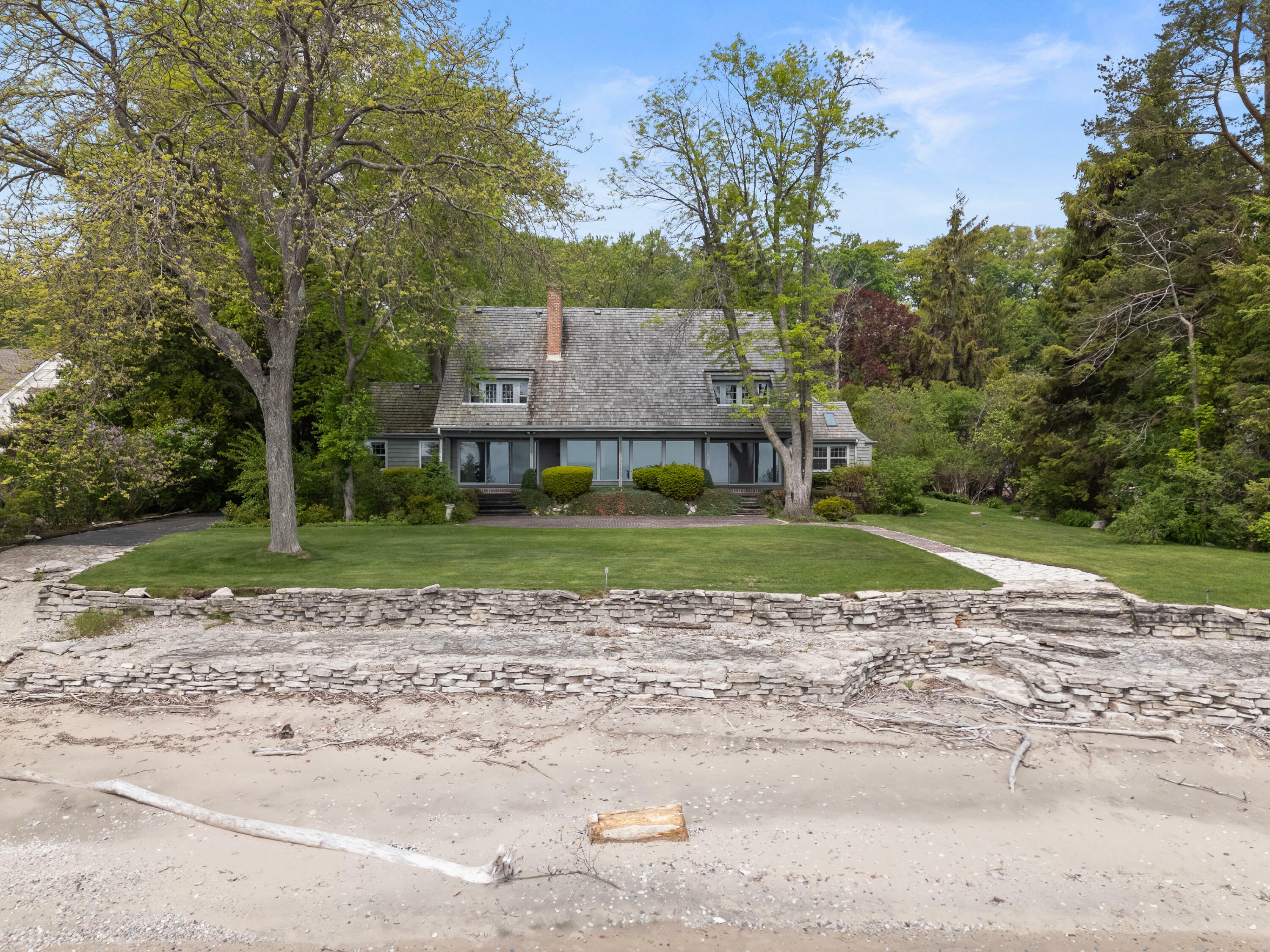 Property Photo: 7954 N Beach Dr WI 53217