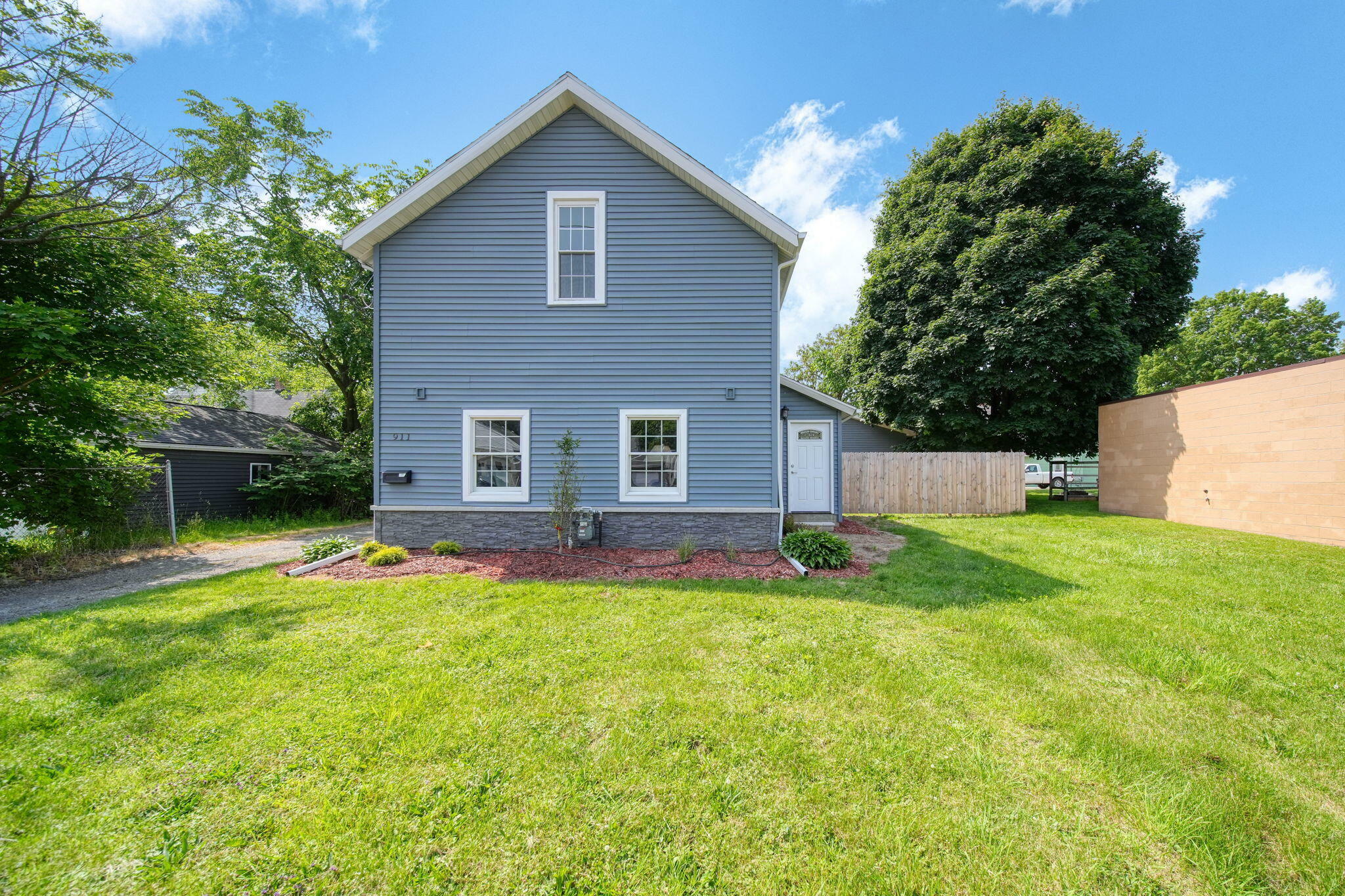Property Photo: 911 E Ganson Street MI 49201