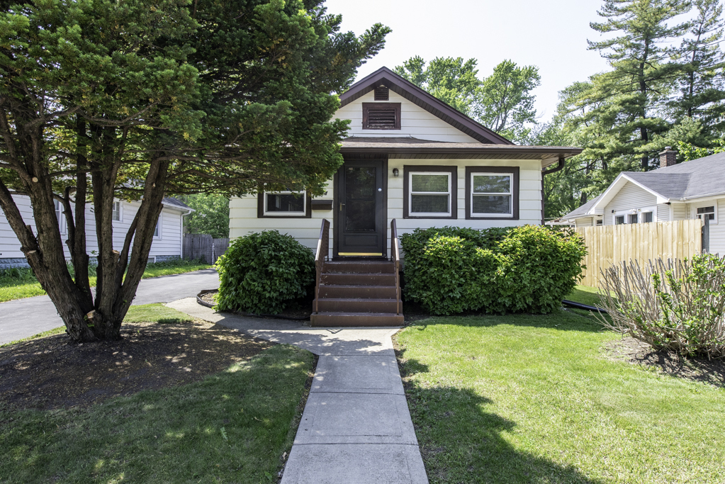 Property Photo: 214 S Lewis Avenue IL 60085
