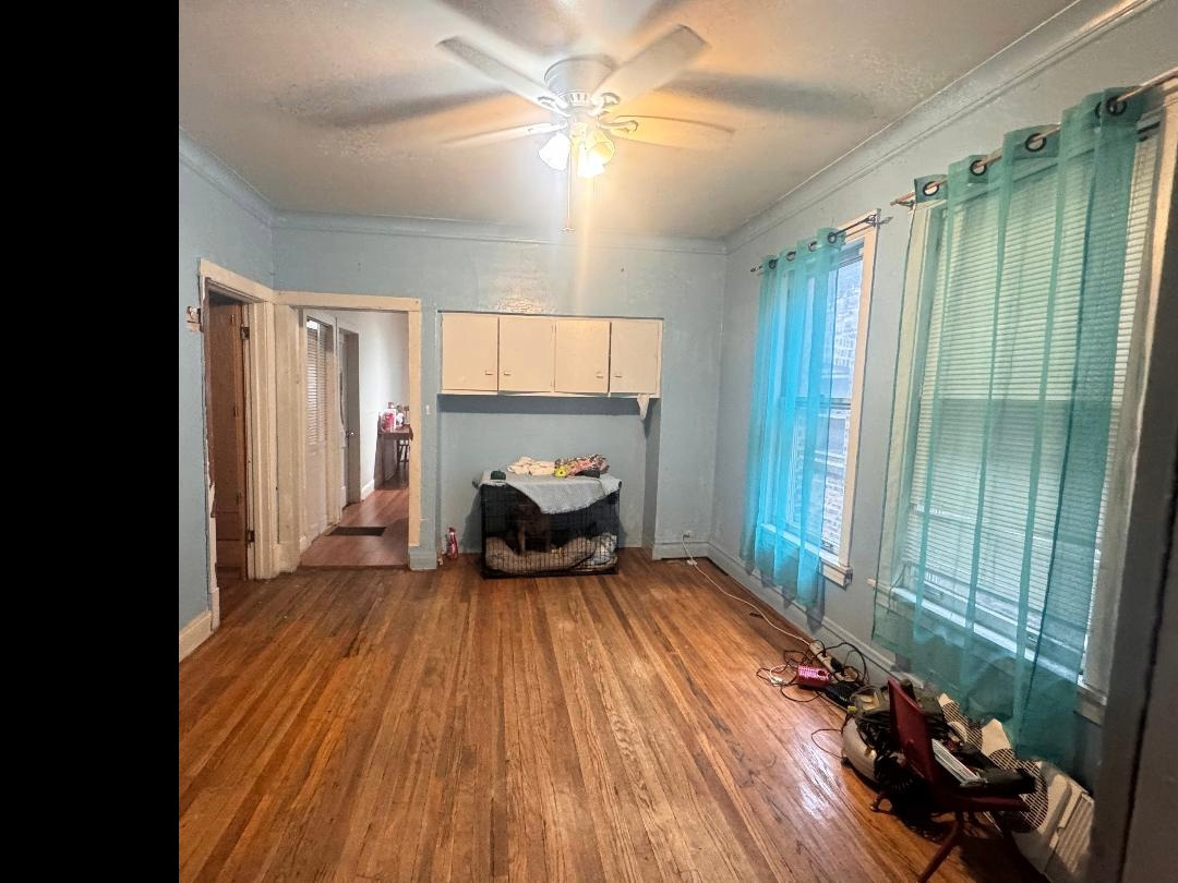 Property Photo: 7337 N Honore Street IL 60626