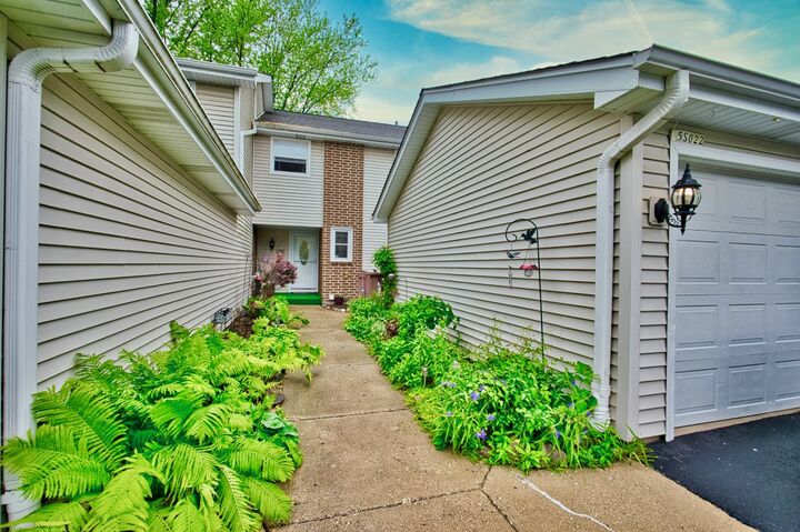 Property Photo: 5 Spyglass Court IL 60563