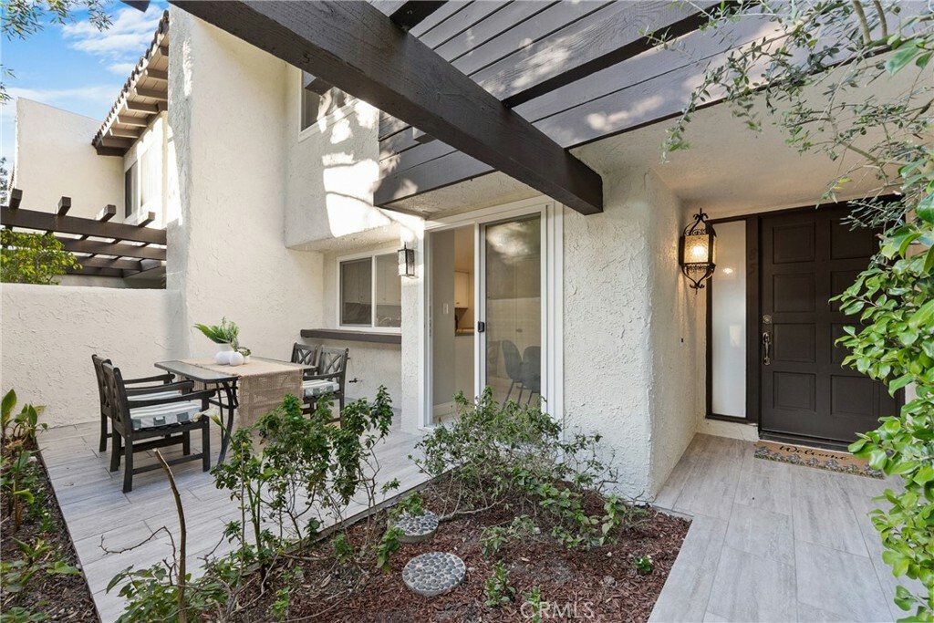 Property Photo: 85 Aspen Way CA 90274