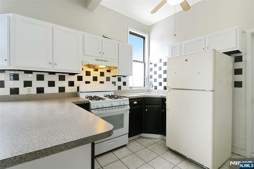Property Photo:  6011 Park Avenue 2  NJ 07093 