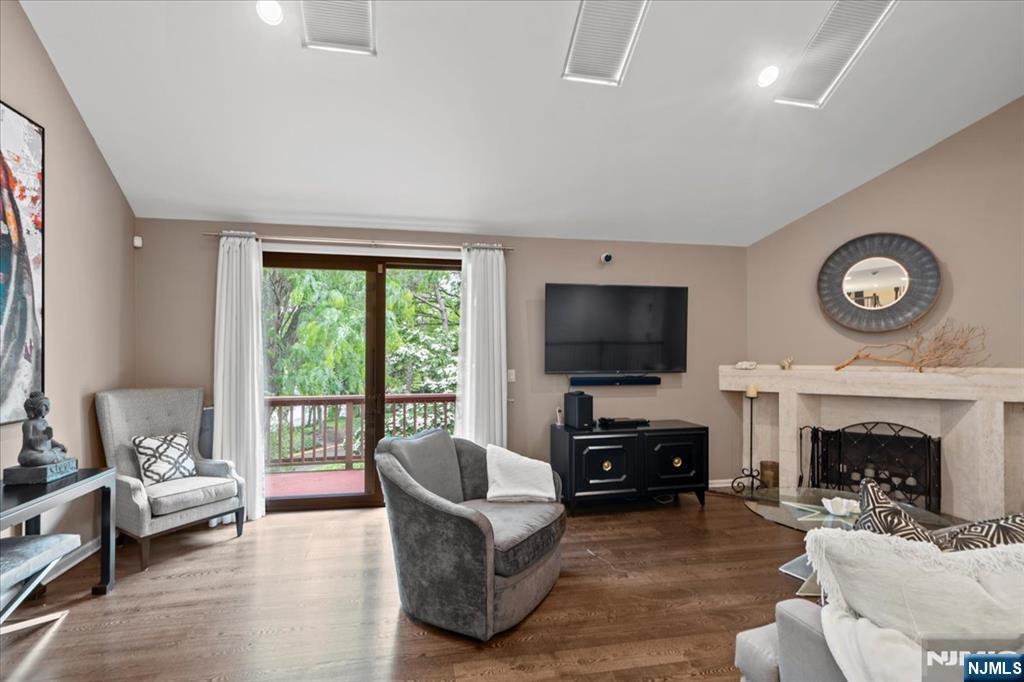 Property Photo: 498 Teal Plaza NJ 07094
