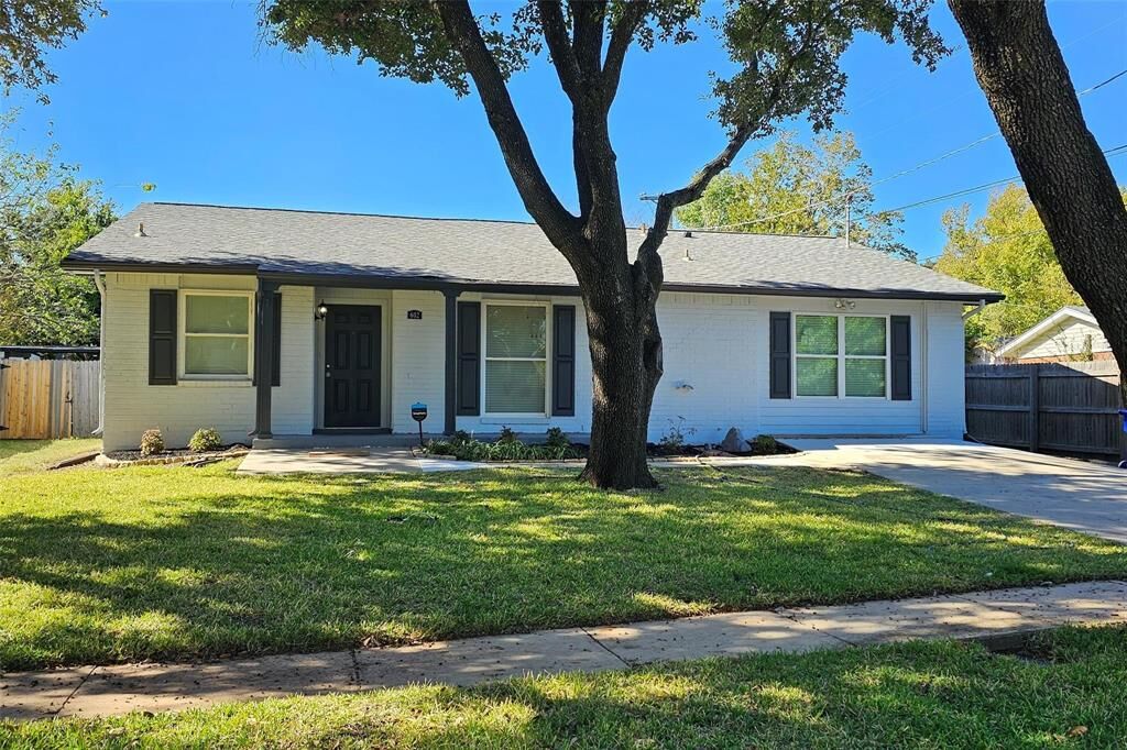 Property Photo: 602 Hillcrest Street TX 76063