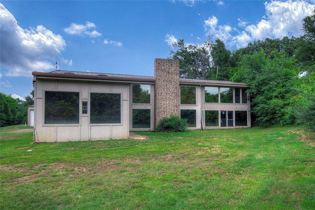 Property Photo: 950 Gilmer Road TX 75494