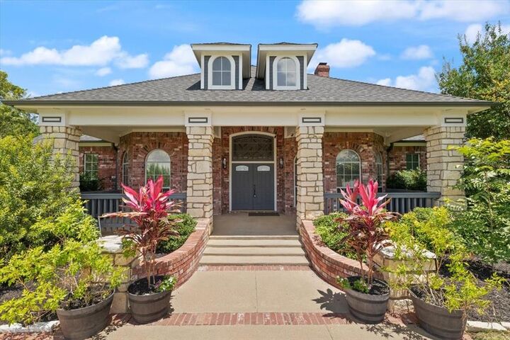 Property Photo:  2907 Monties Lane  TX 76015 