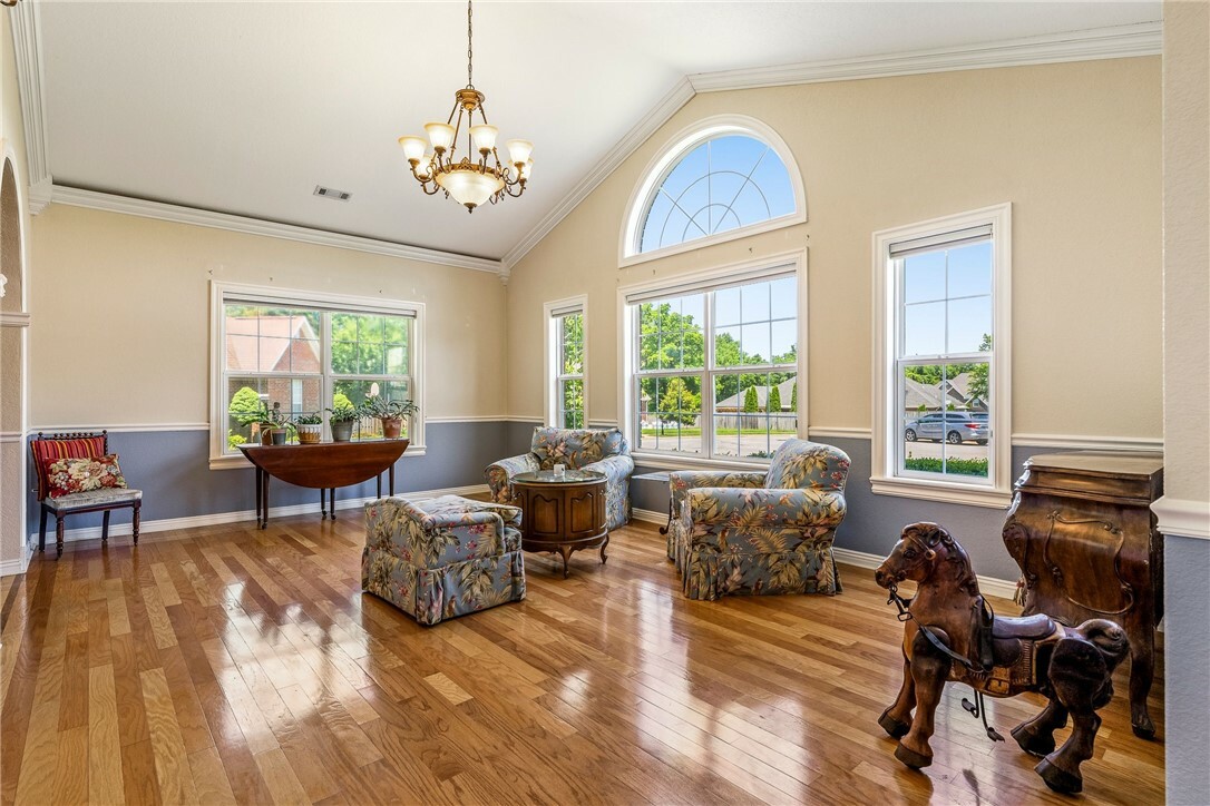 Property Photo: 4555 W Sandingham Street AR 72704