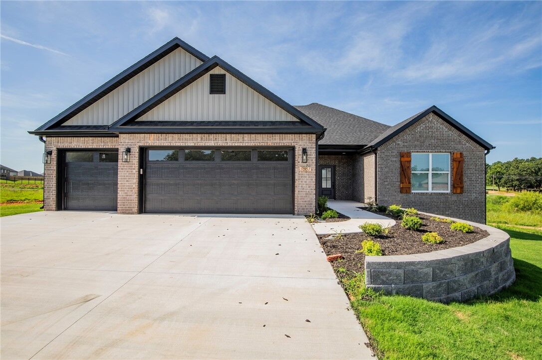 Property Photo:  7887 Teton Trail Avenue  AR 72762 