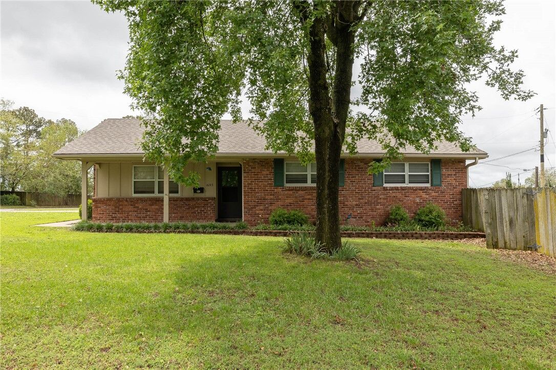 Property Photo:  1603 Delaware Place  AR 72764 