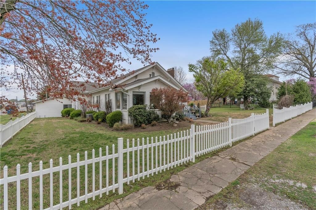 105 SE 4th Avenue  Gravette AR 72736 photo