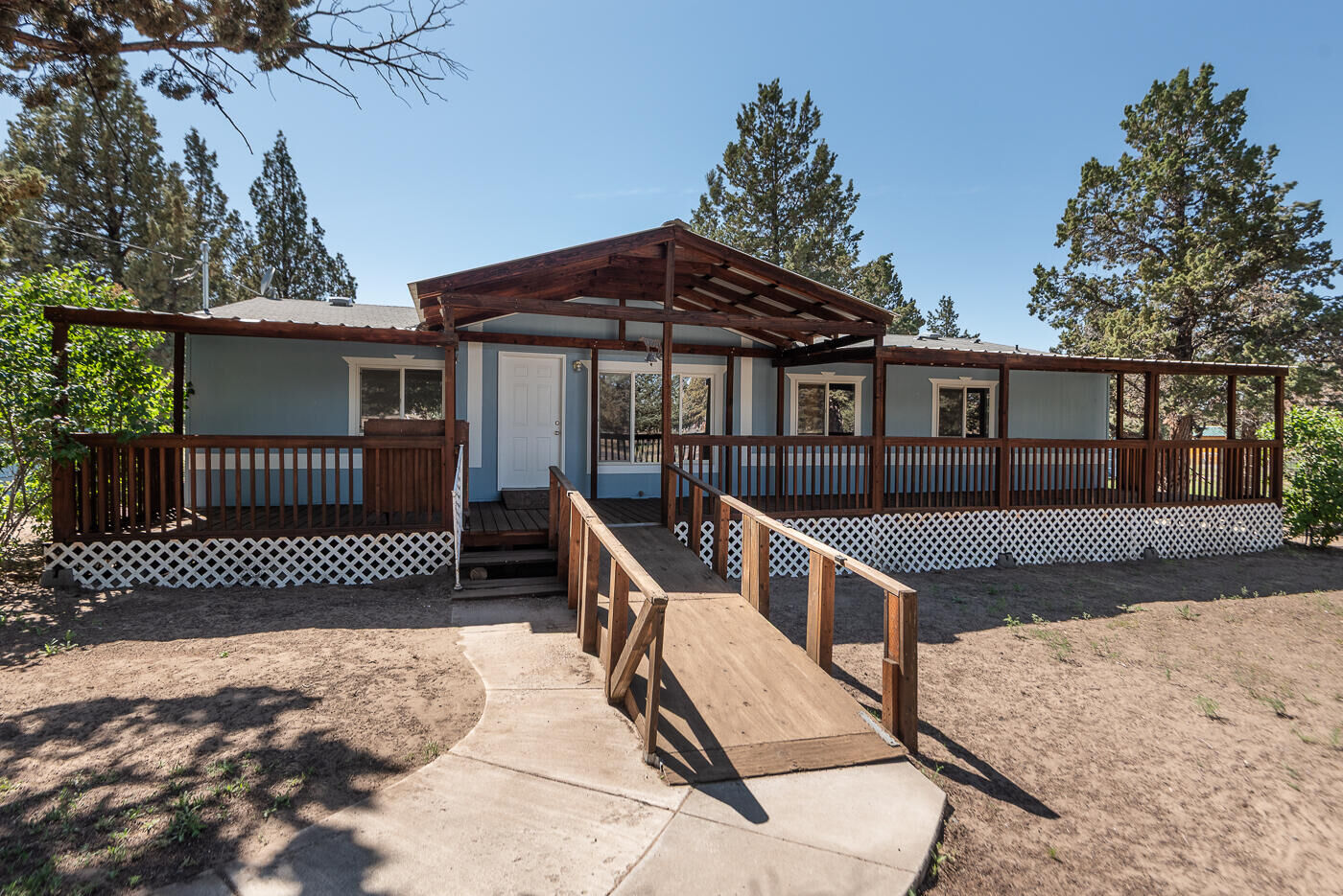 Property Photo: 3885 SE Umatilla Loop OR 97754