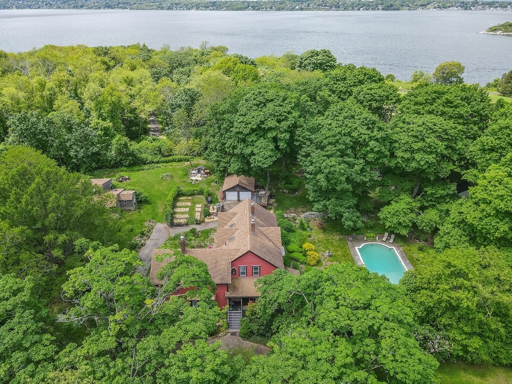 Property Photo:  219 Nanaquaket Rd  RI 02878 