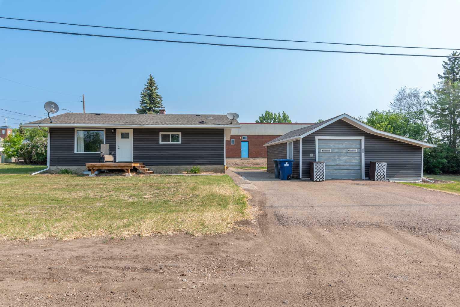 Property Photo:  302 2 Avenue E  SK S0M 1M0 
