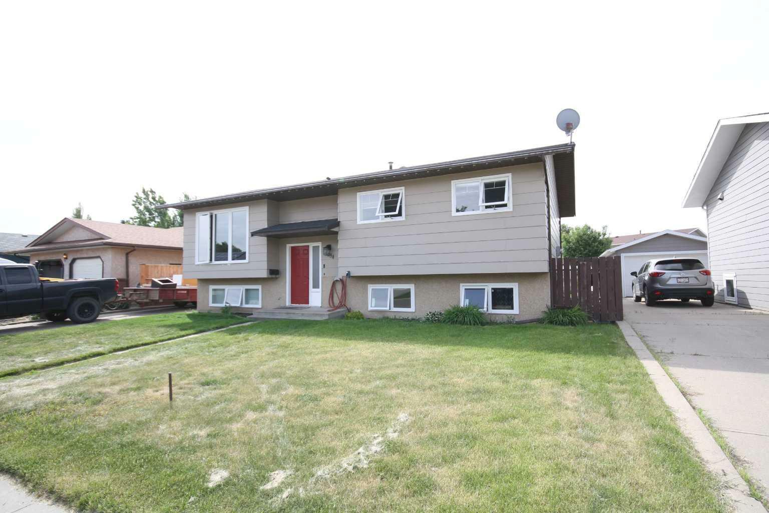 Property Photo: 4634 60 Ave AB T1G 1E1