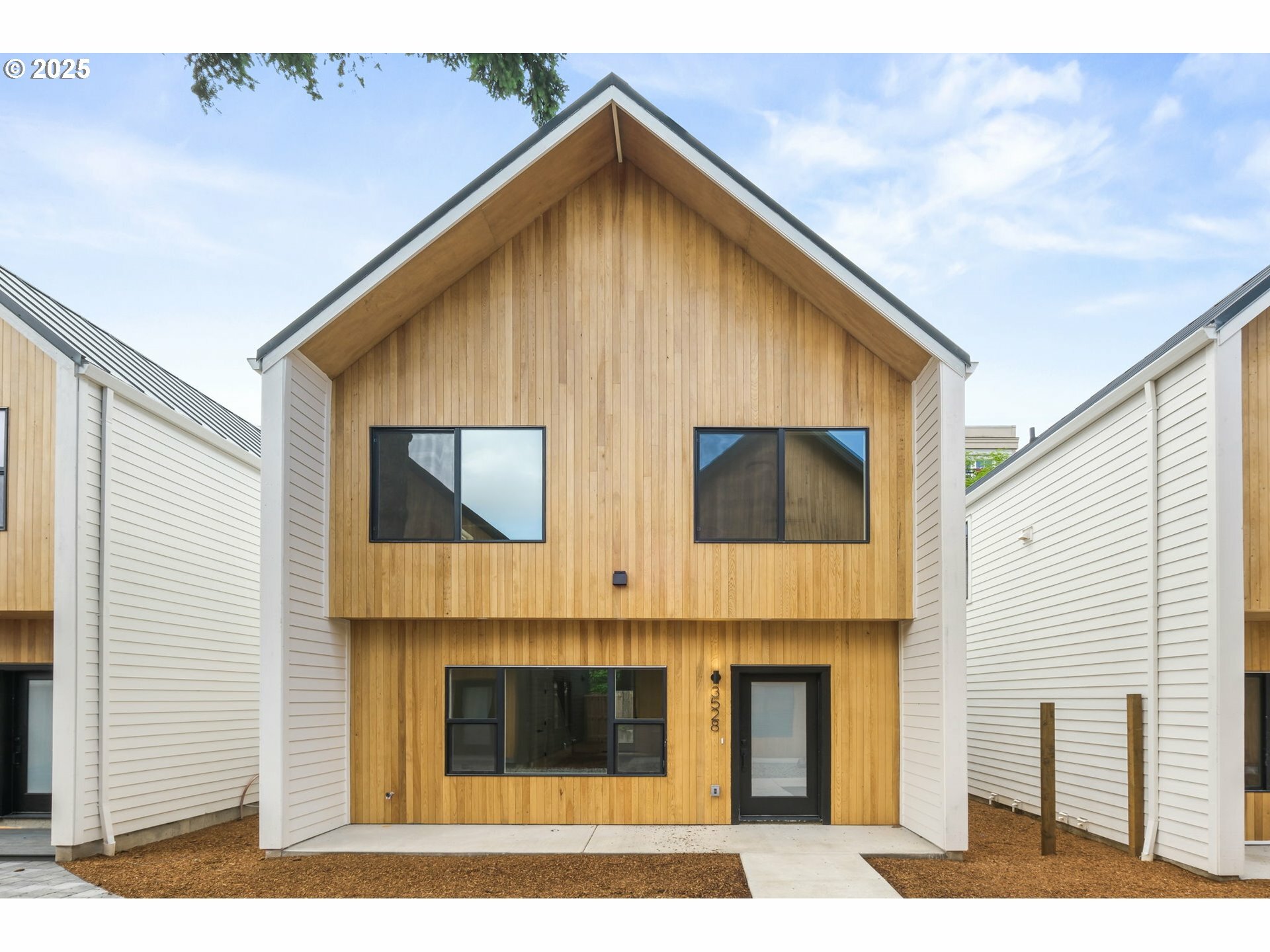 Property Photo: 3528 NE 44th Ave OR 97212