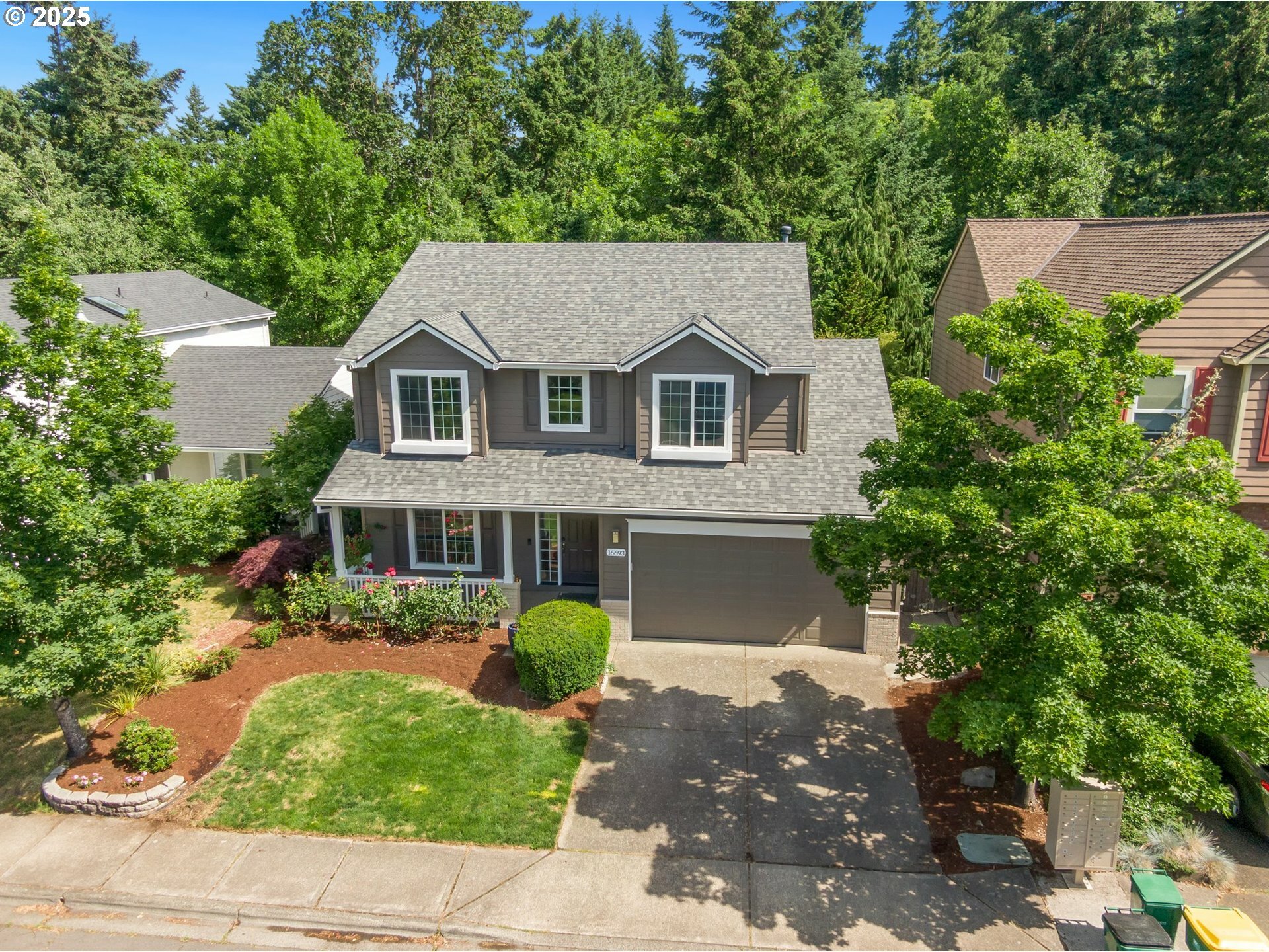Property Photo: 16693 NW Oakridge Dr OR 97229