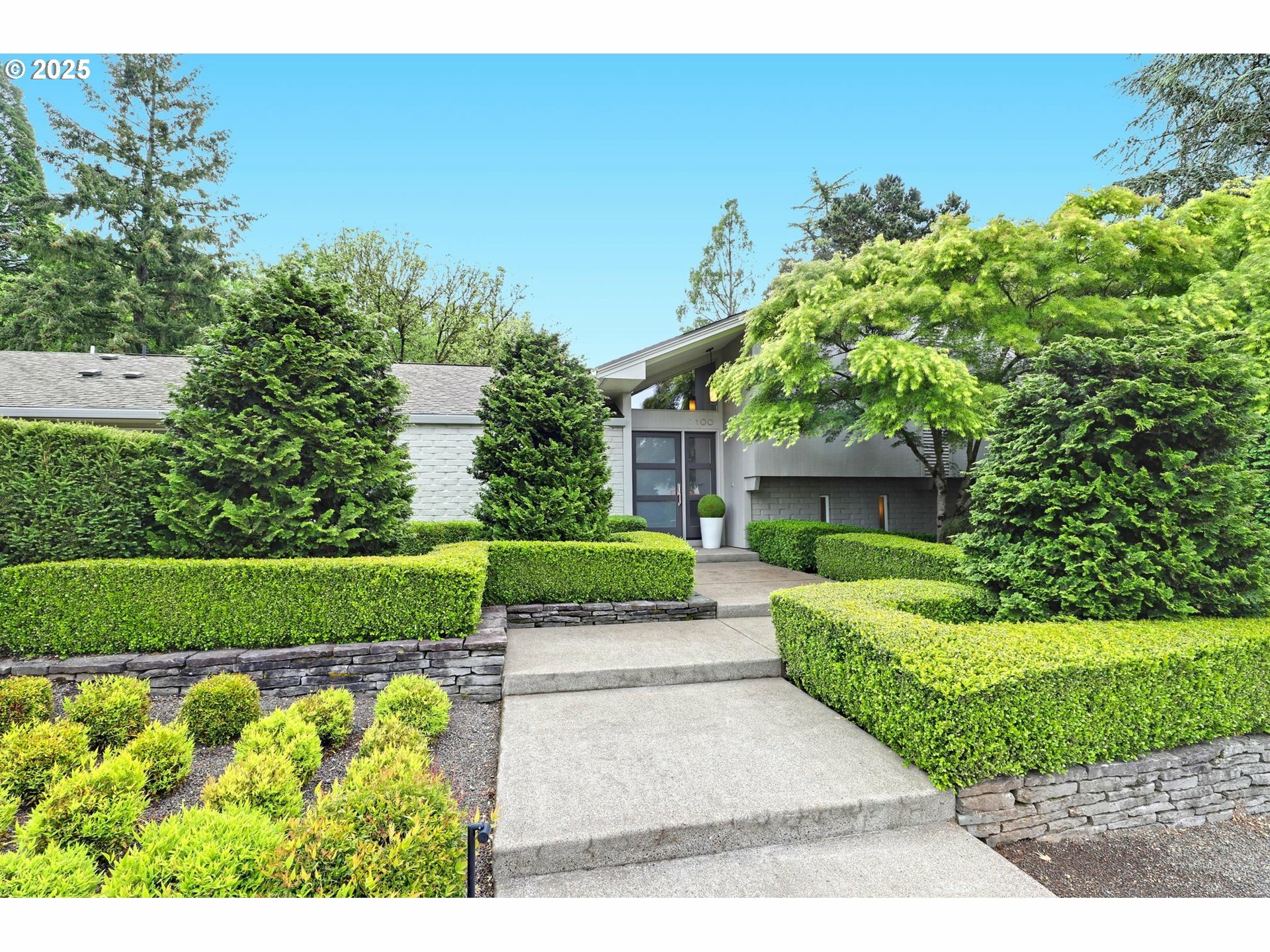 Property Photo: 7100 SW Willowmere Dr OR 97225