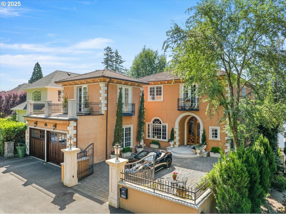 Property Photo: 3600 Lakeview Blvd OR 97035