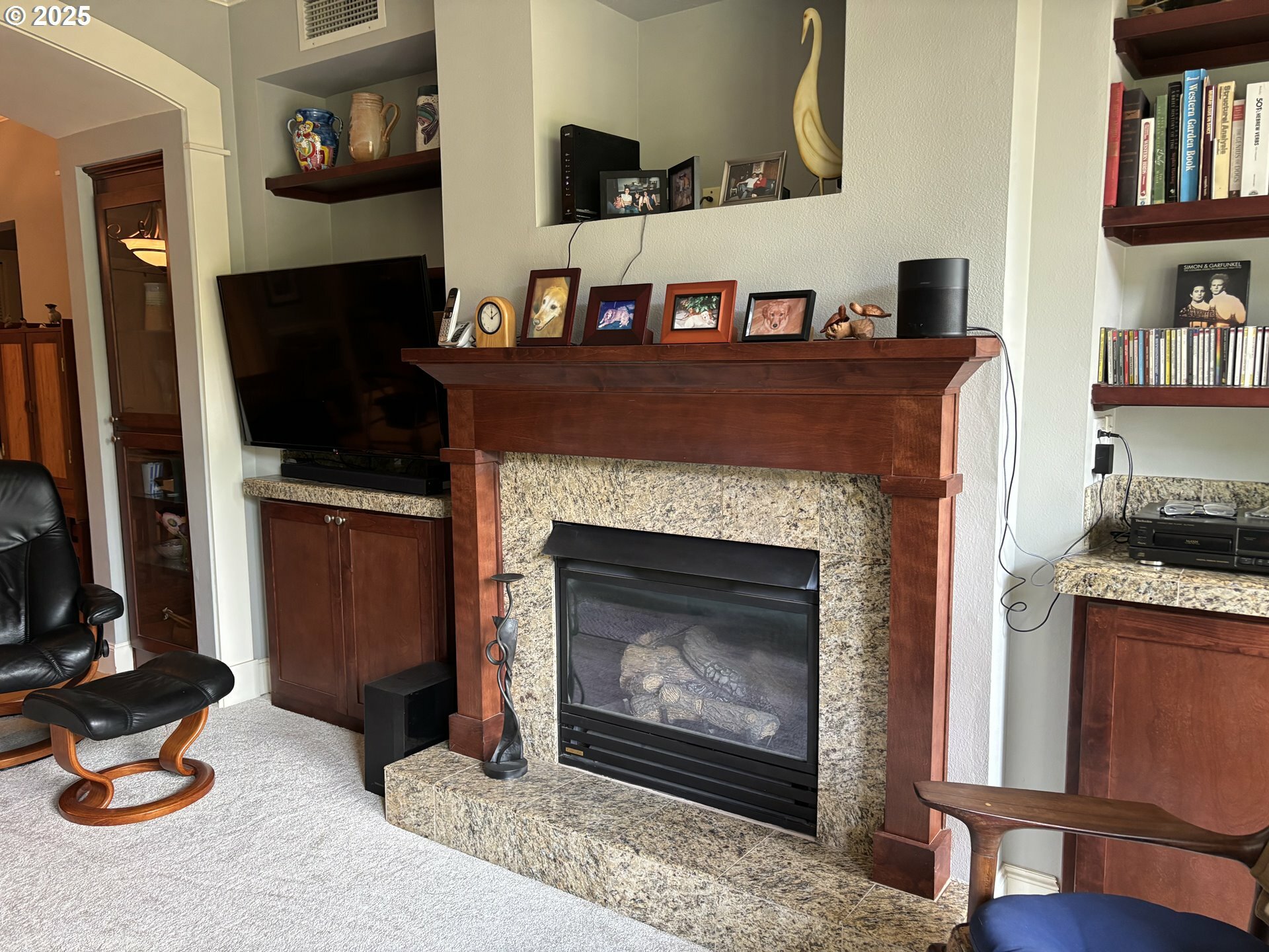 Property Photo: 196 SE Spokane St 106 OR 97202