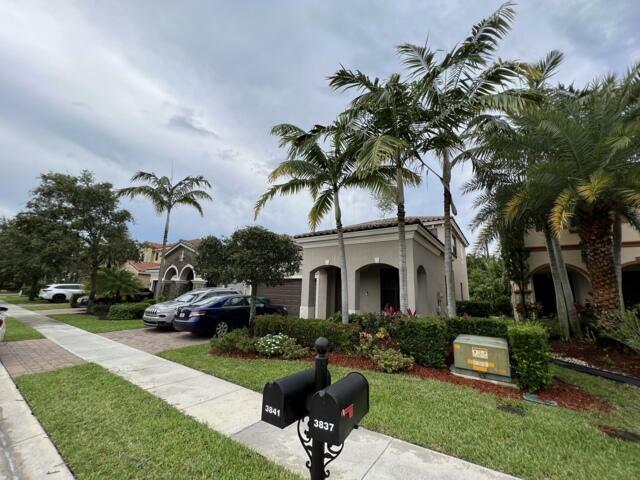 Property Photo: 3841 E Aspen Leaf Drive FL 33436