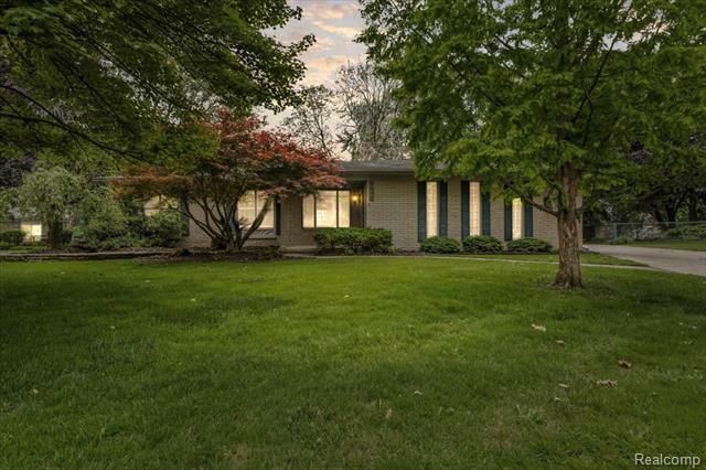 Property Photo: 5538 Larkins Drive MI 48085