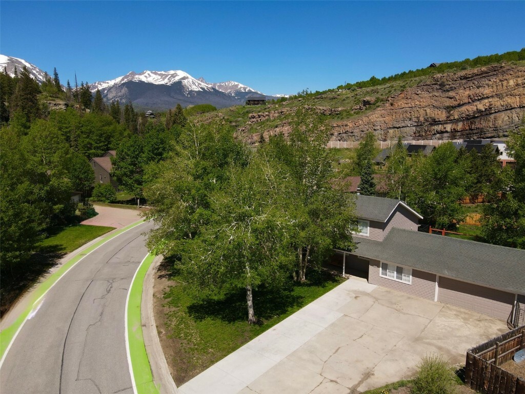 Property Photo:  897 Deer Path Road  CO 80435 