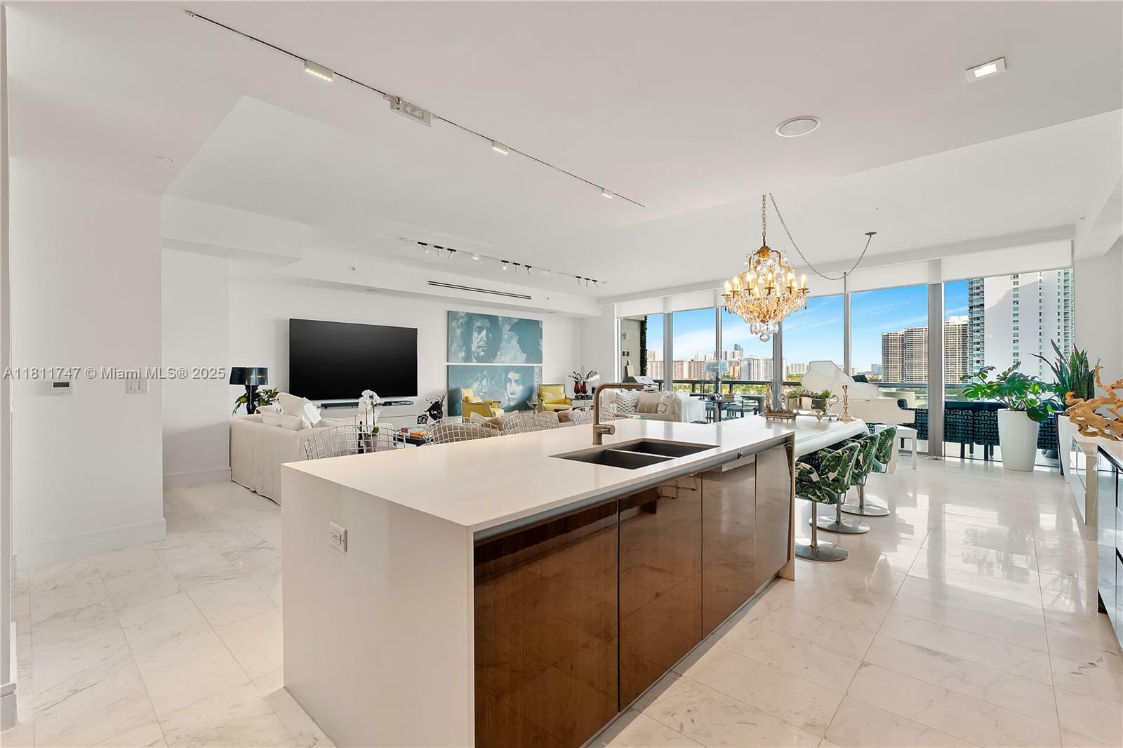 Property Photo: 3300 NE 188th St 909 FL 33180