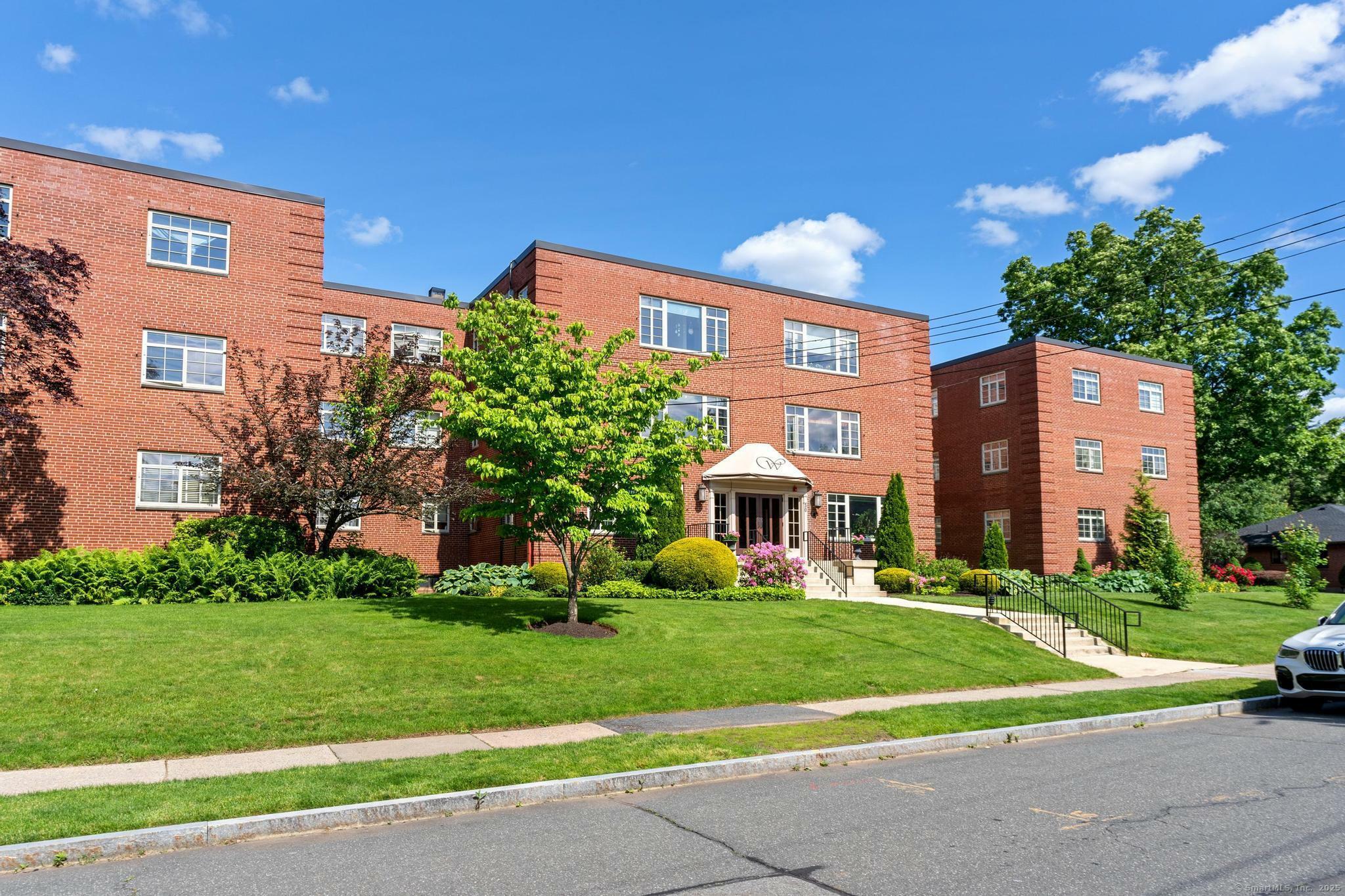 Property Photo: 30 Outlook Avenue Apt 306 CT 06119