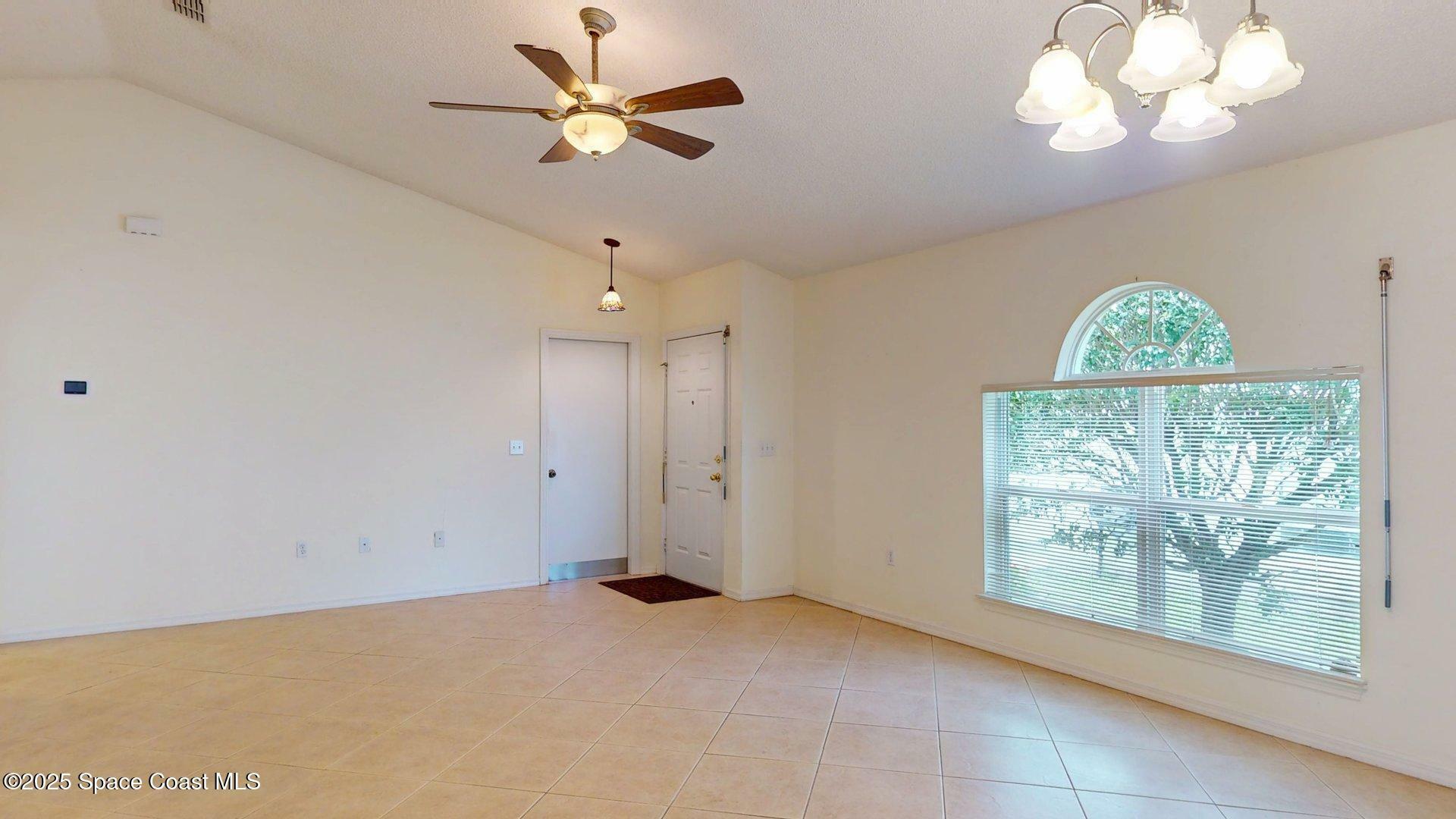 Property Photo: 2178 Redwood Circle NE FL 32905
