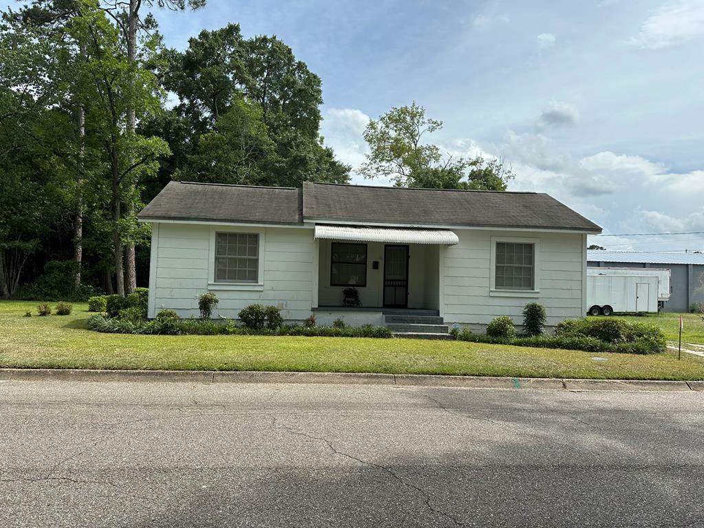 Property Photo: 111 Helen Street AL 36301