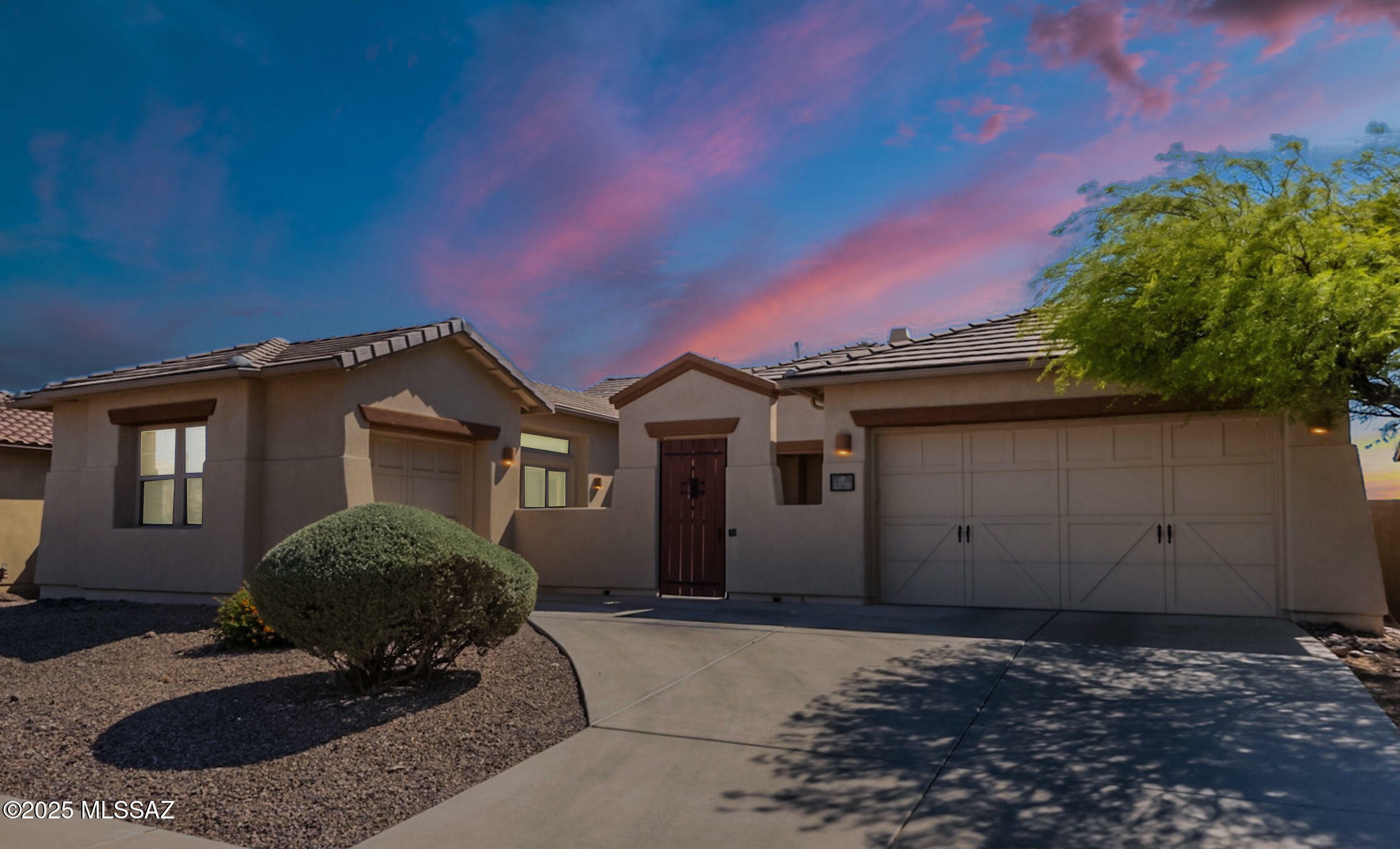 Property Photo: 13715 N Tessali Way AZ 85755