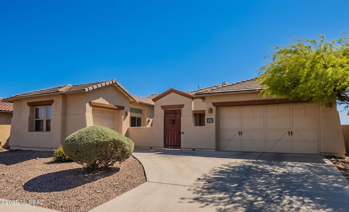 Property Photo:  13715 N Tessali Way  AZ 85755