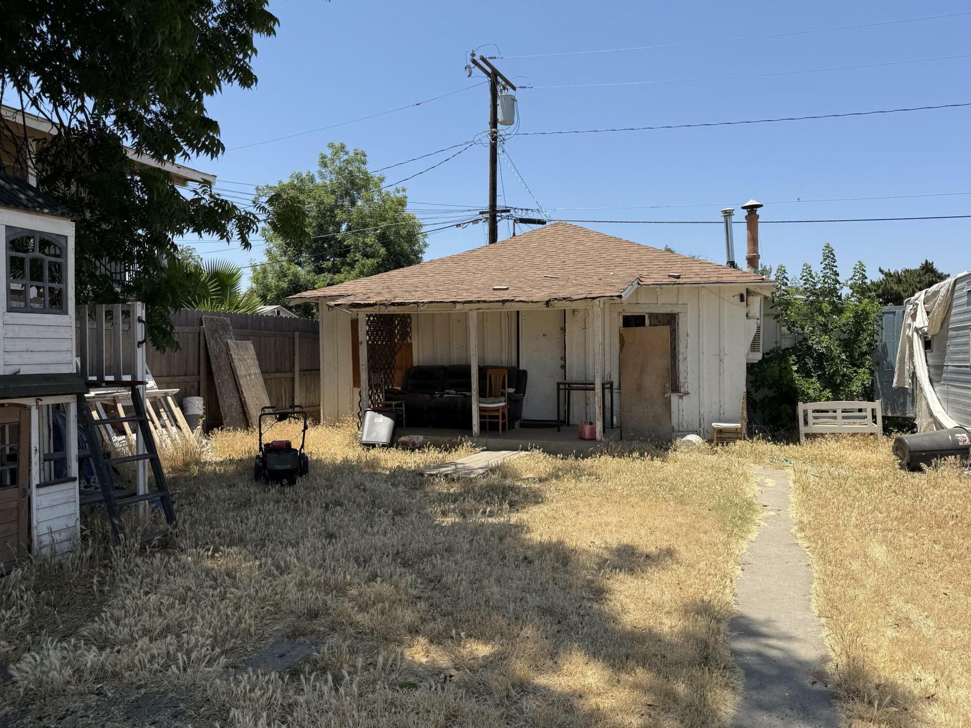 Property Photo: 439 S Bridge Street #5 CA 93291