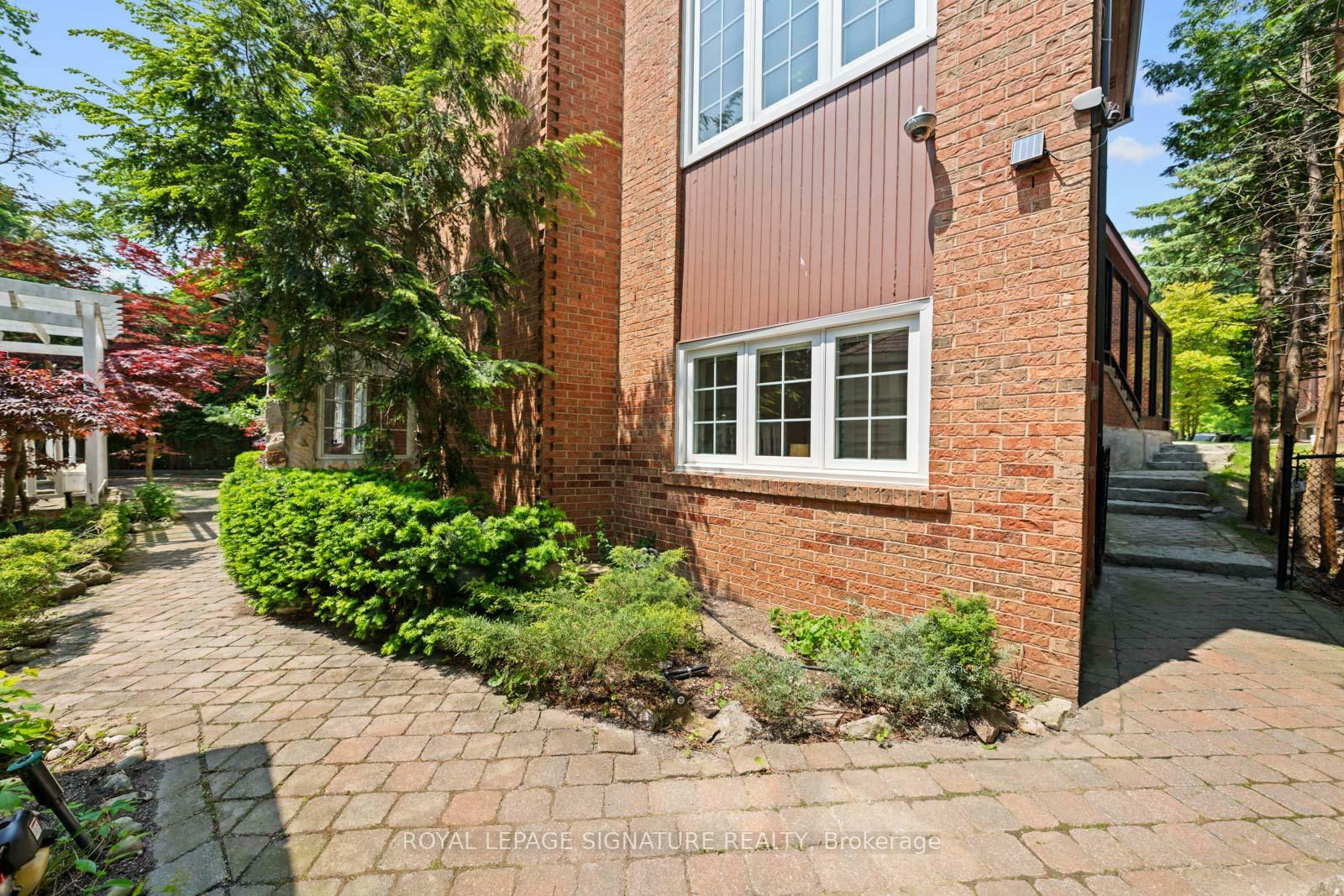 Property Photo: 23 Brandy Court ON M3B 3C6