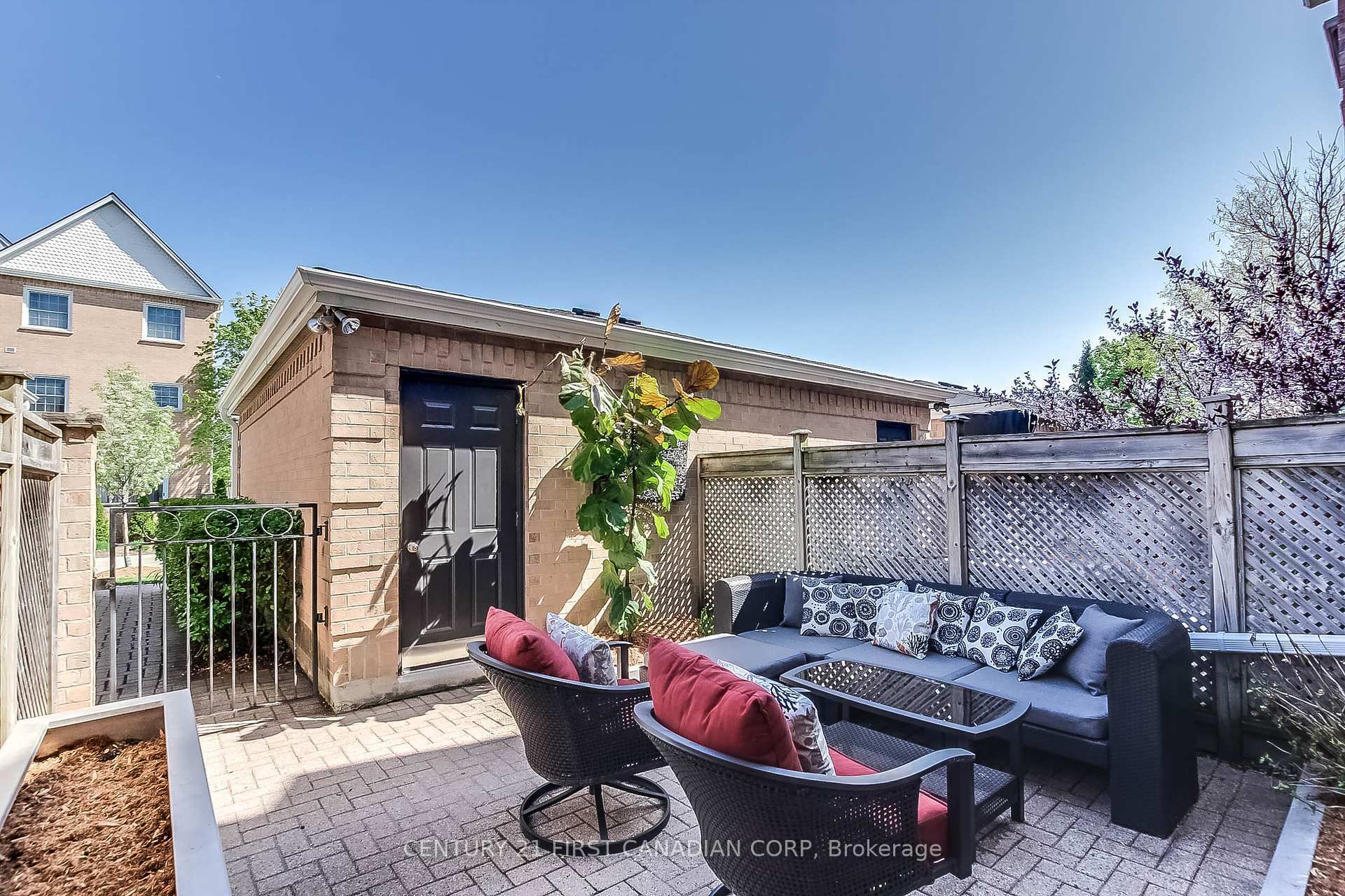Property Photo: 1570 Richmond Street 53 ON N6G 4W2