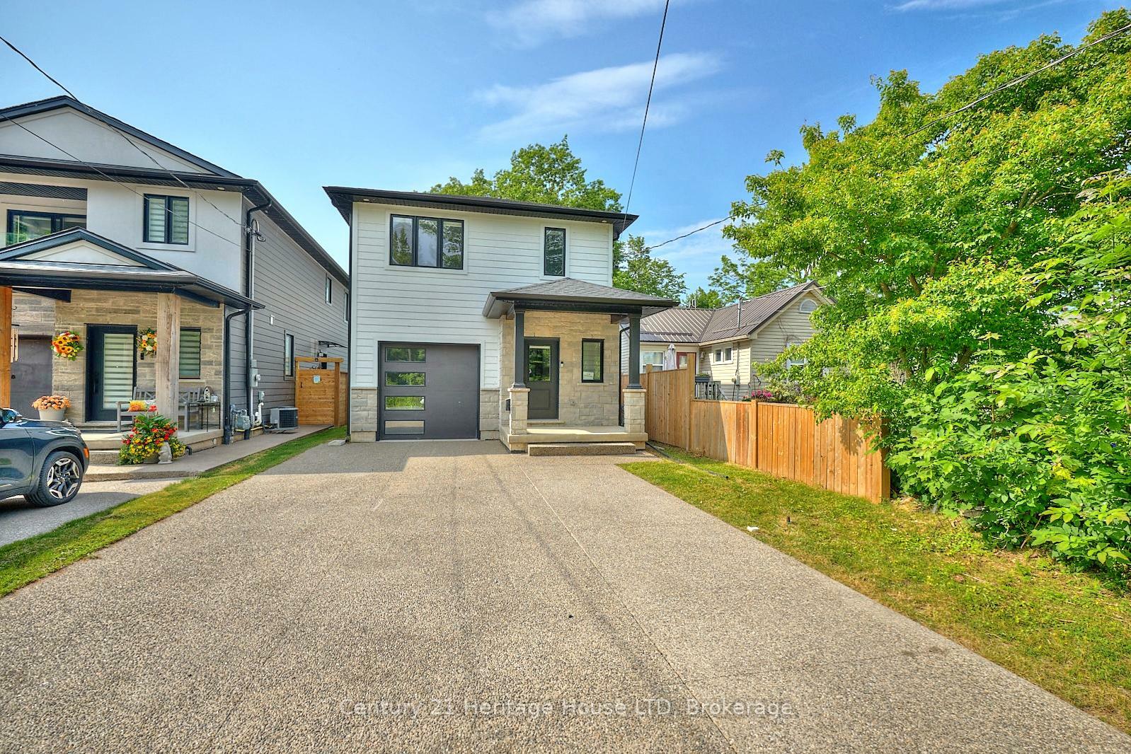Photo de la propriété:  61.5b Jarrow Road  ON L2M 1B7 