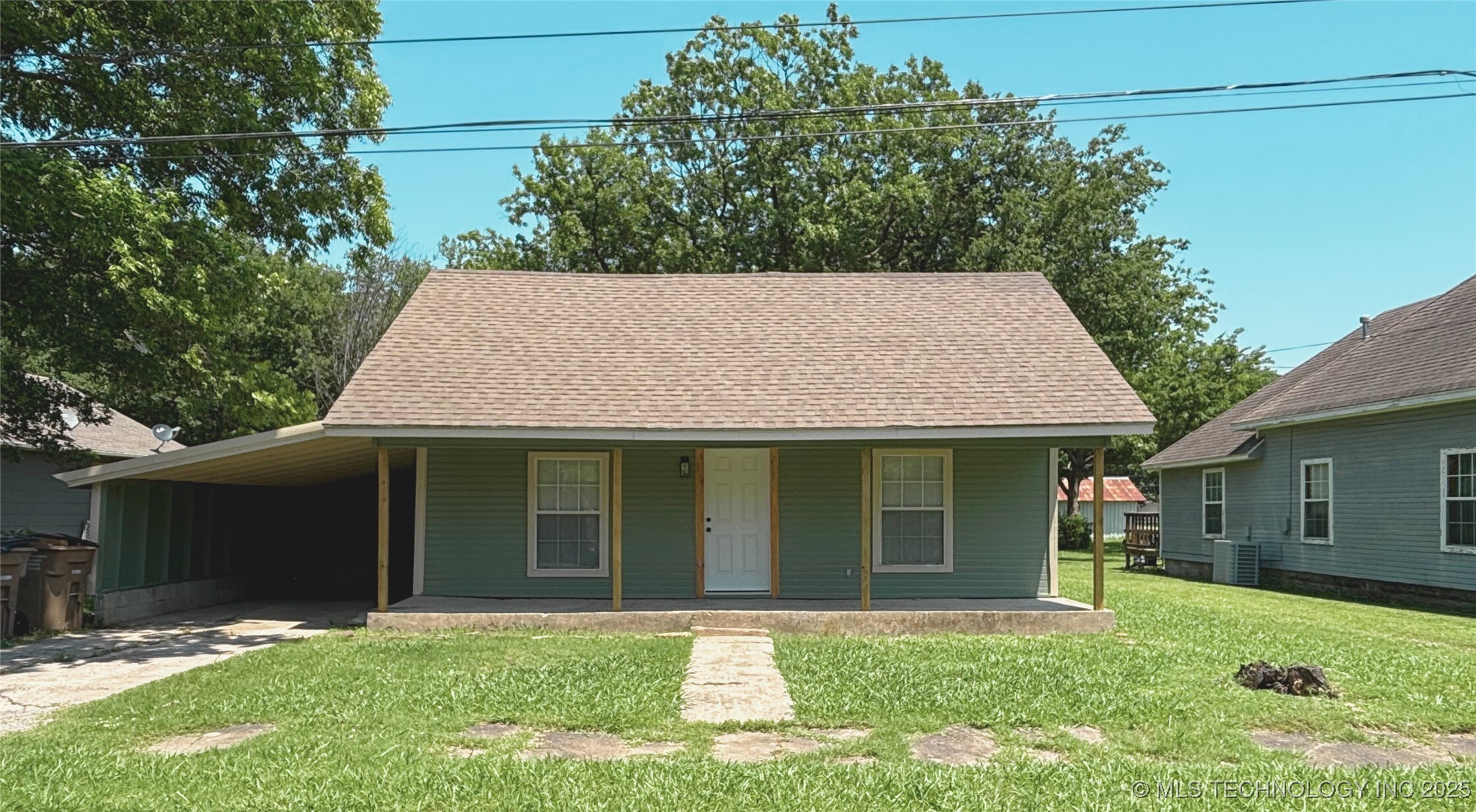 Property Photo: 307 S Lee Avenue OK 74467